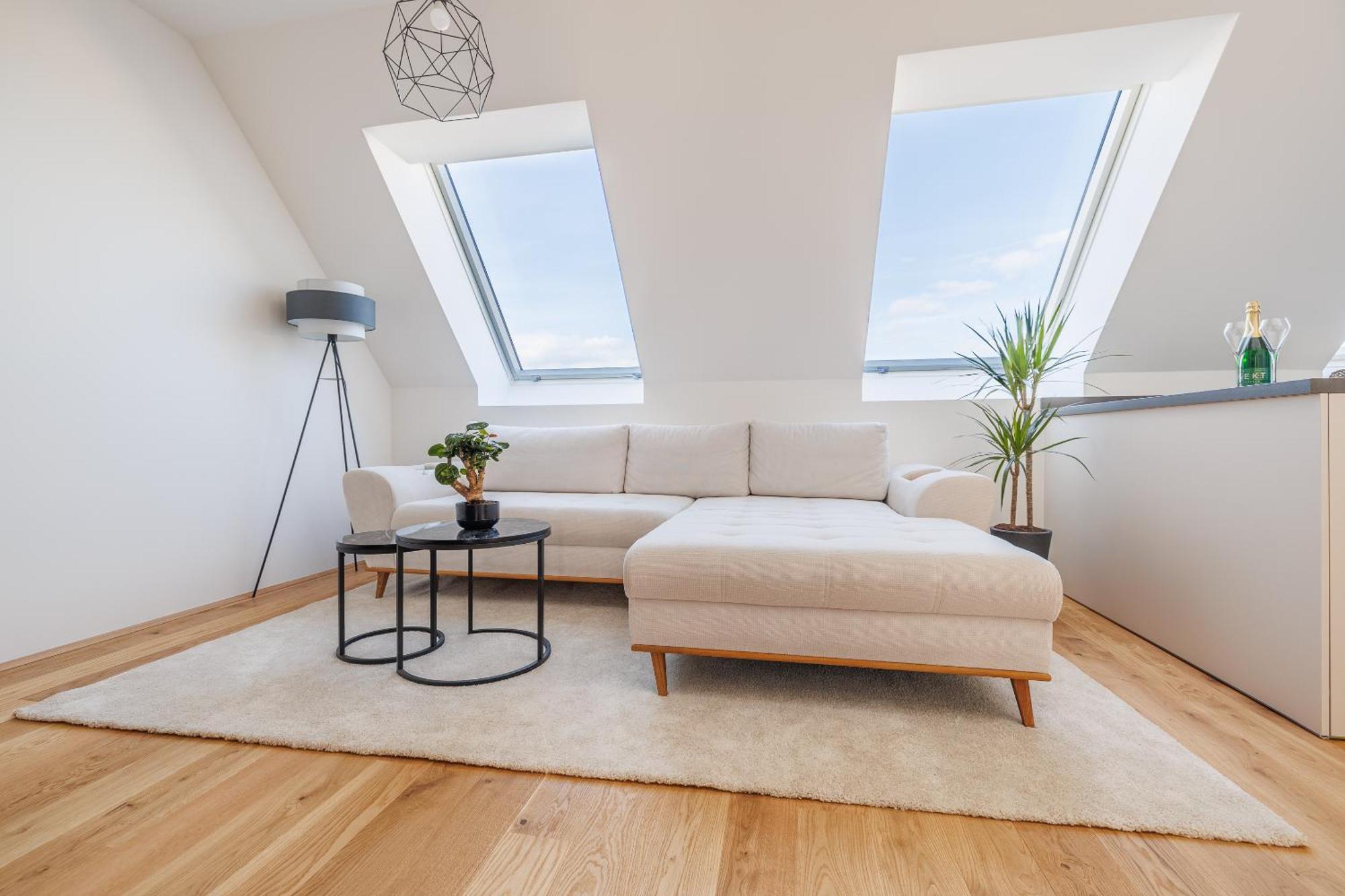 Symphony Apartments 38 - Modern Loft With Terrace And Grill In Central Location Wina Bagian luar foto