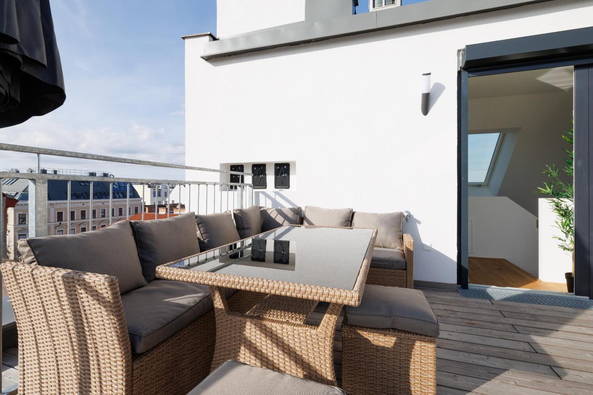 Symphony Apartments 38 - Modern Loft With Terrace And Grill In Central Location Wina Bagian luar foto