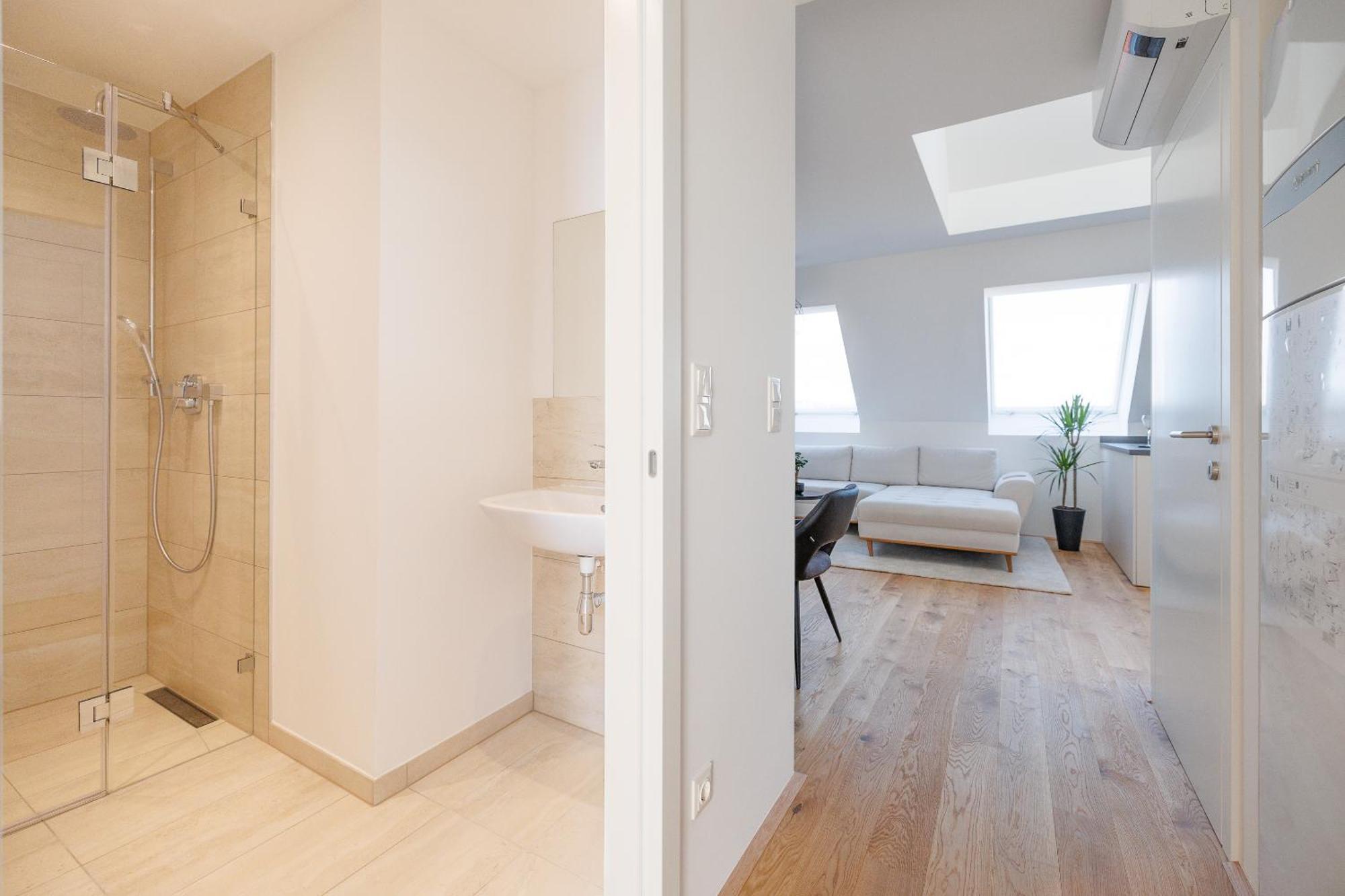 Symphony Apartments 38 - Modern Loft With Terrace And Grill In Central Location Wina Bagian luar foto